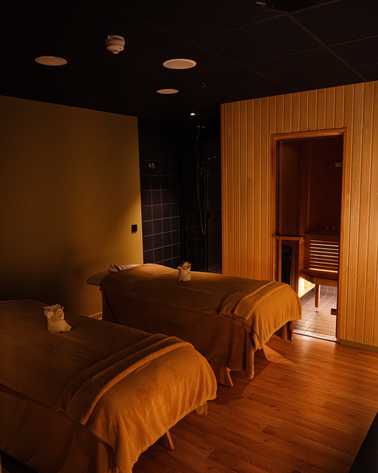 Cutie Spa reception med marmordisk