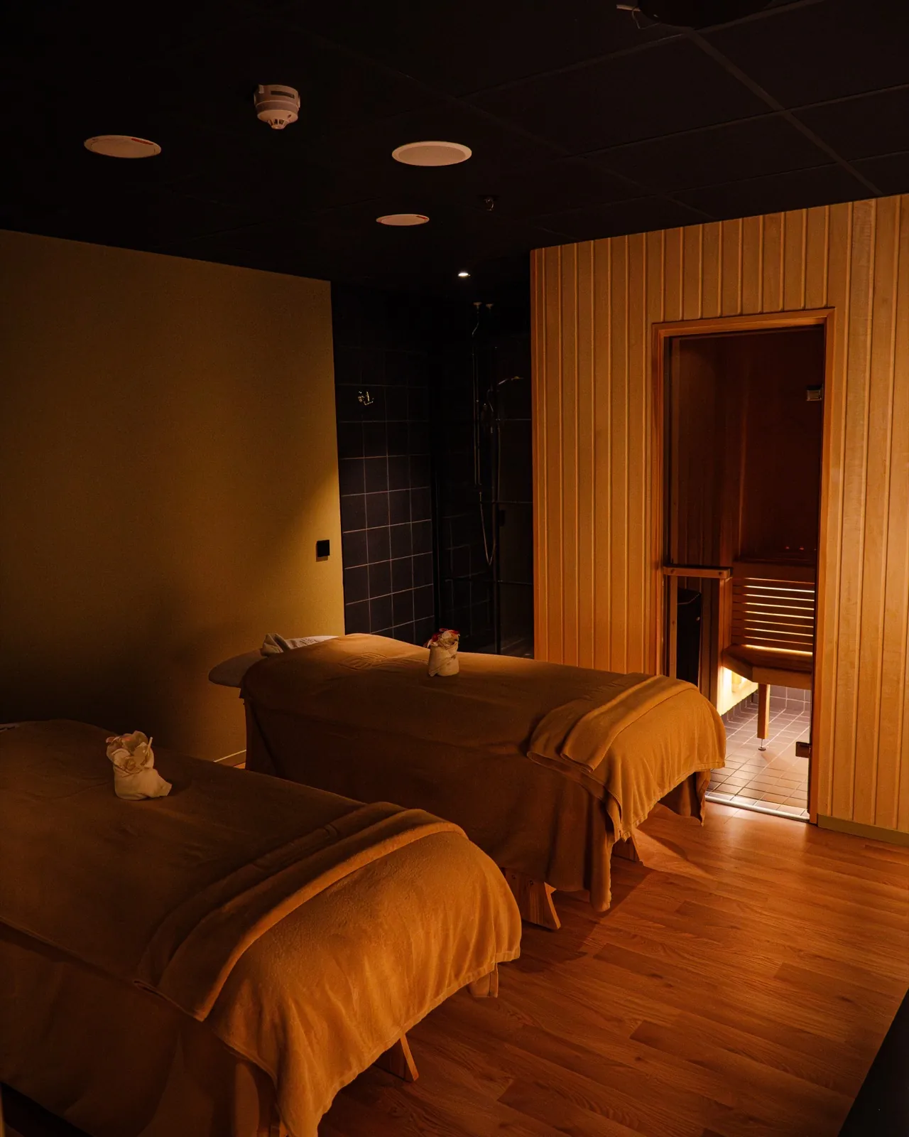 Cutie Spa reception med marmordisk